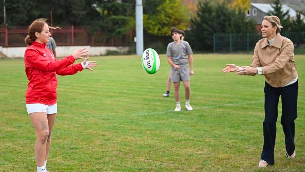 La princesse Charlène encourage les jeunes talents du rugby monégasque en Géorgie La princesse Charlène encourage les jeunes talents du rugby monégasque en Géorgie