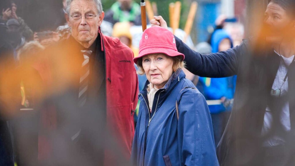 Sous une pluie battante, la reine Sonja inaugure le musée des Finlandais des forêts Sous une pluie battante, la reine Sonja inaugure le musée des Finlandais des forêts