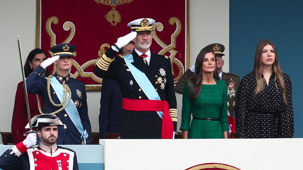 Le roi Felipe VI célèbre la fête nationale avec ses filles, une première depuis 2020 Le roi Felipe VI célèbre la fête nationale avec ses filles, une première depuis 2020
