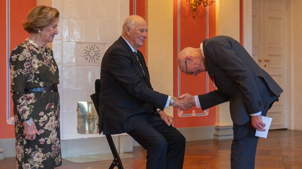 Le roi Harald reçoit les 33 médaillés du Mérite royal Le roi Harald reçoit les 33 médaillés du Mérite royal