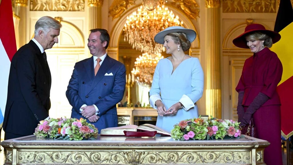 Guillaume et Stéphanie de Luxembourg dans la chic salle Empire du palais royal à Bruxelles Guillaume et Stéphanie de Luxembourg dans la chic salle Empire du palais royal à Bruxelles