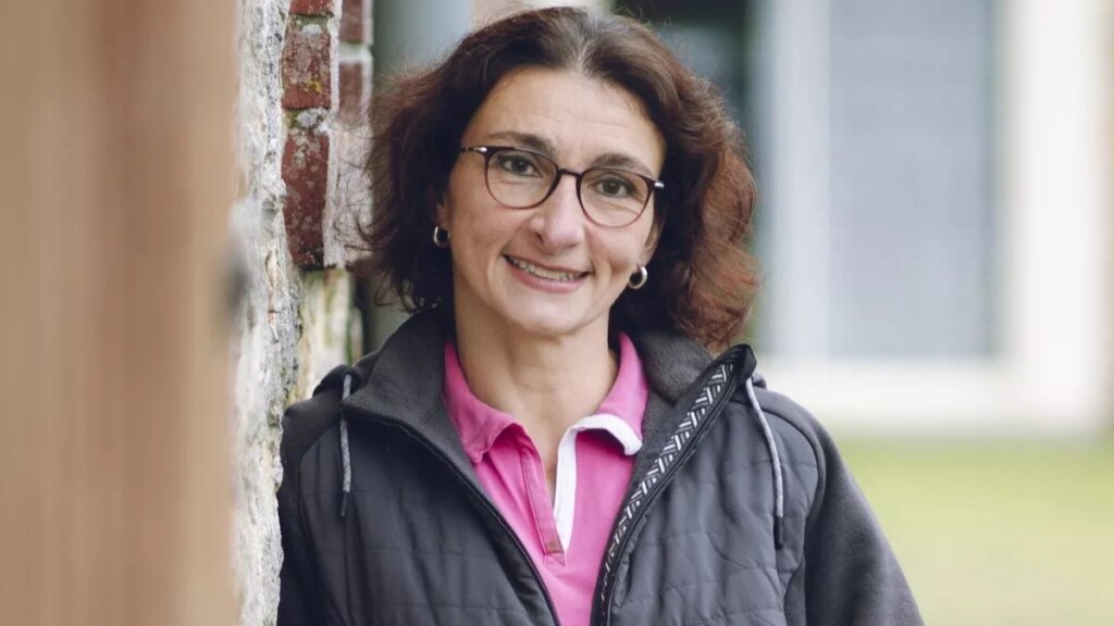 Géraldine est gênée par un prétendant trop tactile dans L’amour est dans le pré Géraldine est gênée par un prétendant trop tactile dans L’amour est dans le pré