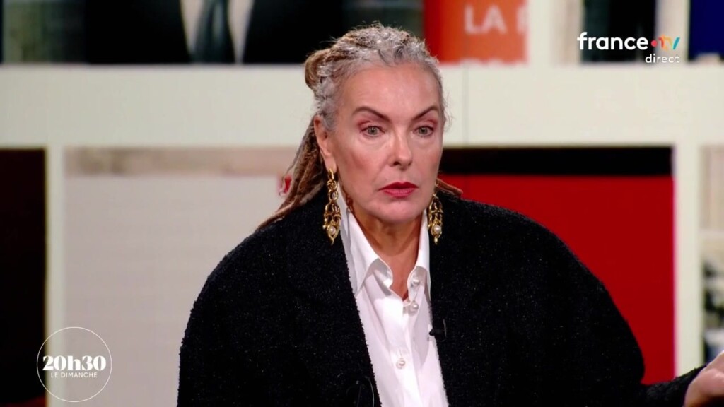 Carole Bouquet, émue, dévoile en direct une confession touchante sur ses relations amoureuses Carole Bouquet, émue, dévoile en direct une confession touchante sur ses relations amoureuses