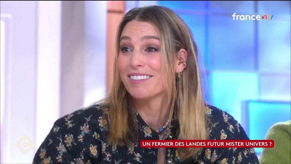 Laury Thilleman, émue, parle de son passé d’adulation face à Anne-Elisabeth Lemoine Laury Thilleman, émue, parle de son passé d’adulation face à Anne-Elisabeth Lemoine
