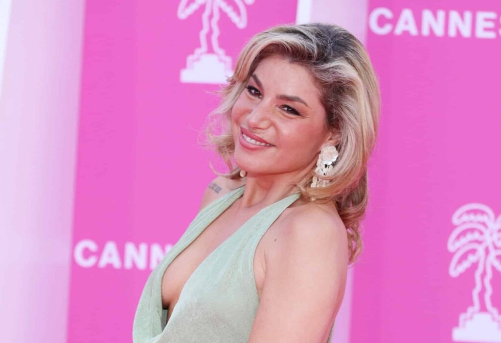 Lola Marois, compagne de Jean-Marie Bigard, exhibe fièrement son ventre arrondi sur Instagram Lola Marois, compagne de Jean-Marie Bigard, exhibe fièrement son ventre arrondi sur Instagram