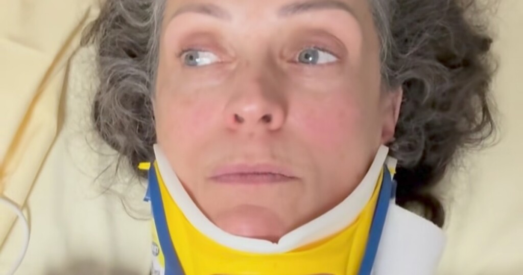 Adeline Blondieau a eu un grave accident après avoir perdu le contrôle de sa voiture et fait un 360° Adeline Blondieau a eu un grave accident après avoir perdu le contrôle de sa voiture et fait un 360°