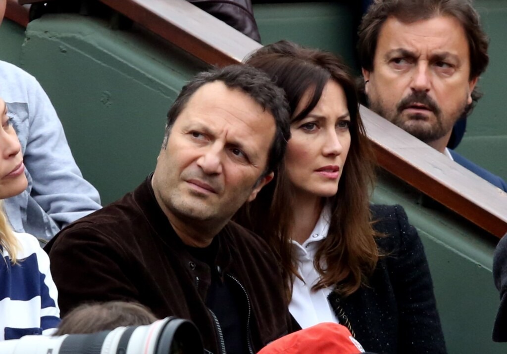 Arthur et Mareva Galanter ont une protection rapprochée qui semble beaucoup les fatiguer Arthur et Mareva Galanter ont une protection rapprochée qui semble beaucoup les fatiguer