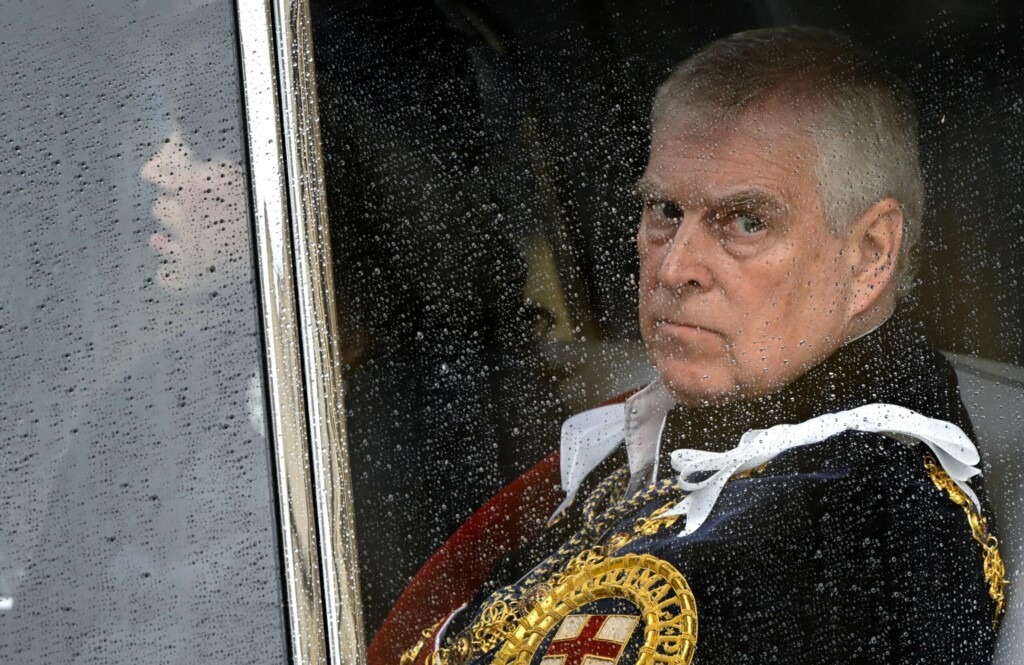 L’ex-prince Andrew quitte son manoir de Windsor pour un endroit bien moins prestigieux L’ex-prince Andrew quitte son manoir de Windsor pour un endroit bien moins prestigieux