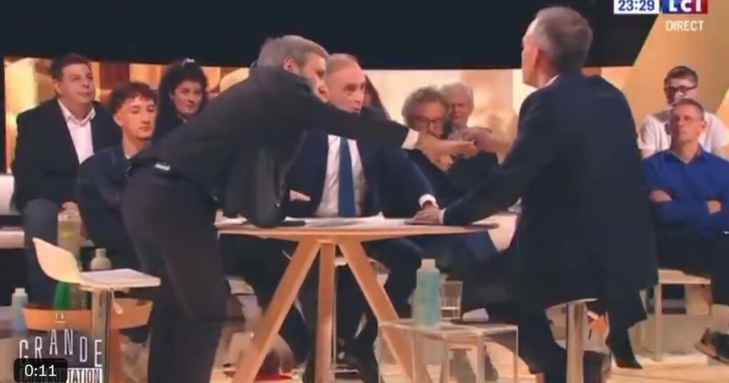 Tension en direct sur TF1 entre Éric Zemmour et Raphaël Glucksmann : refus d’agression verbale (VIDÉO) Tension en direct sur TF1 entre Éric Zemmour et Raphaël Glucksmann : refus d’agression verbale (VIDÉO)