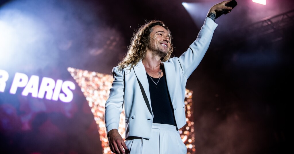 Le concert de Julien Doré à Forest National interrompu, le roi chanterait-il K-Maro ? Le concert de Julien Doré à Forest National interrompu, le roi chanterait-il K-Maro ?