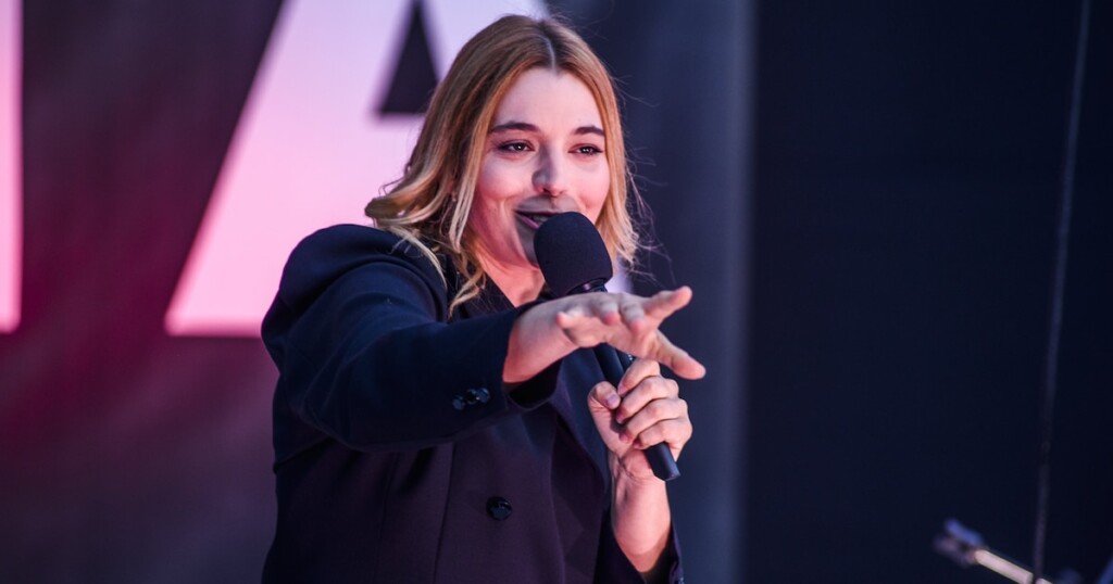 Une limite éthique franchie : Slimane et Vitaa exclus du Téléthon ? Santa réagit Une limite éthique franchie : Slimane et Vitaa exclus du Téléthon ? Santa réagit