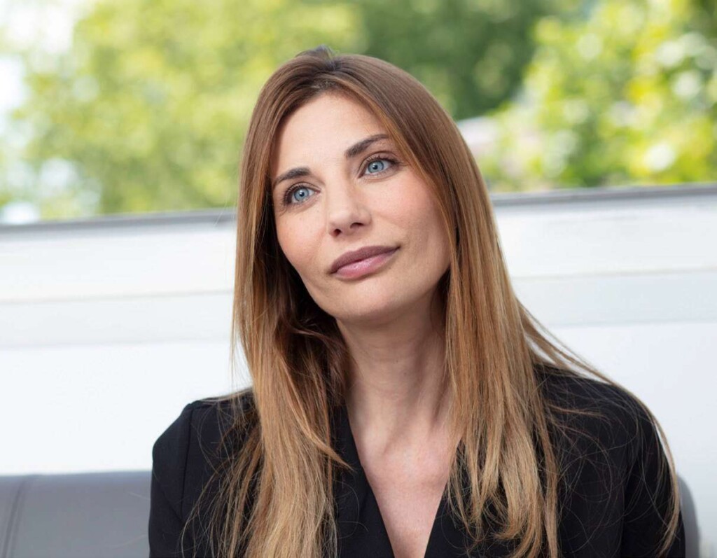 Ariane Brodier, victime d’une violente agression, inquiète ses fans par des nouvelles préoccupantes Ariane Brodier, victime d’une violente agression, inquiète ses fans par des nouvelles préoccupantes