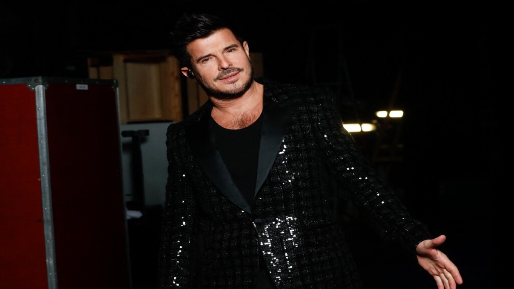 Vincent Niclo détaille son style au Global Gift Gala, soulevant des questions sur sa coiffure Vincent Niclo détaille son style au Global Gift Gala, soulevant des questions sur sa coiffure