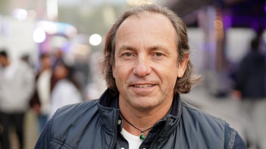 Philippe Candeloro partage ses vues politiques, risquant de heurter certaines sensibilités Philippe Candeloro partage ses vues politiques, risquant de heurter certaines sensibilités