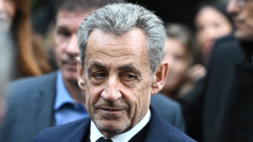 Malgré un revenu annuel de 190 000 € et 10 appartements, il habite en HLM près de Nicolas Sarkozy Malgré un revenu annuel de 190 000 € et 10 appartements, il habite en HLM près de Nicolas Sarkozy