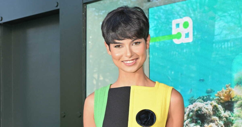 Eve Gilles dévoile son costume national unique pour Miss Univers 2025, le voyant comme un signe du destin Eve Gilles dévoile son costume national unique pour Miss Univers 2025, le voyant comme un signe du destin