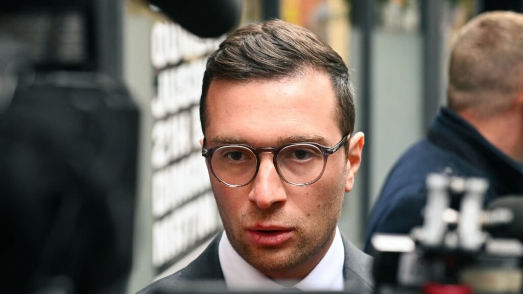 Jordan Bardella est constamment surveillé et a ouvert son appartement des Hauts-de-Seine Jordan Bardella est constamment surveillé et a ouvert son appartement des Hauts-de-Seine