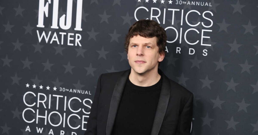 L’acteur Jesse Eisenberg offrira un de ses reins à un inconnu L’acteur Jesse Eisenberg offrira un de ses reins à un inconnu