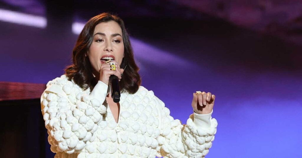 Olivia Ruiz pourrait s’asseoir dans le fameux fauteuil rouge de The Voice. Peut-être qu’elle adorera Olivia Ruiz pourrait s’asseoir dans le fameux fauteuil rouge de The Voice. Peut-être qu’elle adorera