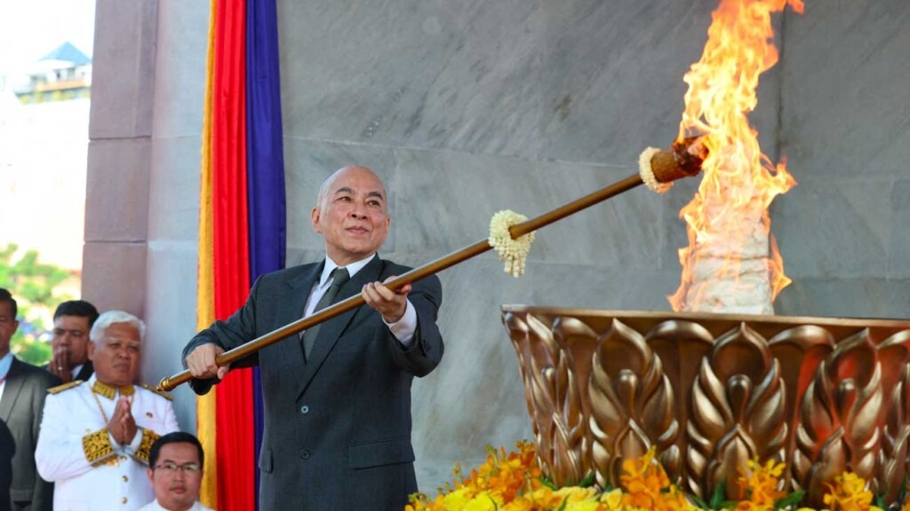 Le roi Norodom Sihamoni fête les 72 ans de l’indépendance du Cambodge Le roi Norodom Sihamoni fête les 72 ans de l’indépendance du Cambodge