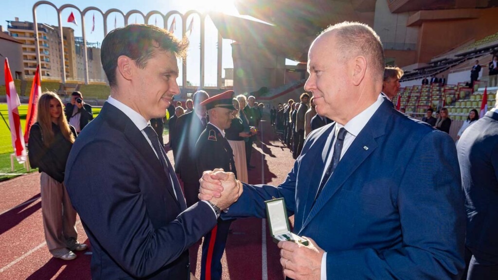 Le prince Albert II rend hommage à Louis Ducruet, sous le regard fier de la princesse Stéphanie Le prince Albert II rend hommage à Louis Ducruet, sous le regard fier de la princesse Stéphanie