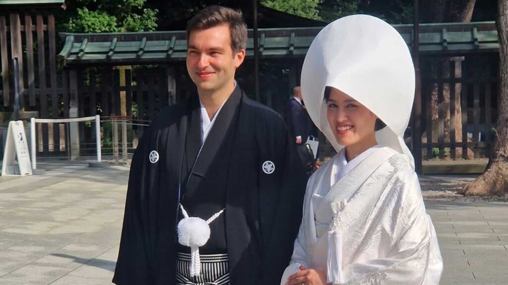 Le prince Peter de Sayn se marie à Tokyo selon la tradition shinto Le prince Peter de Sayn se marie à Tokyo selon la tradition shinto