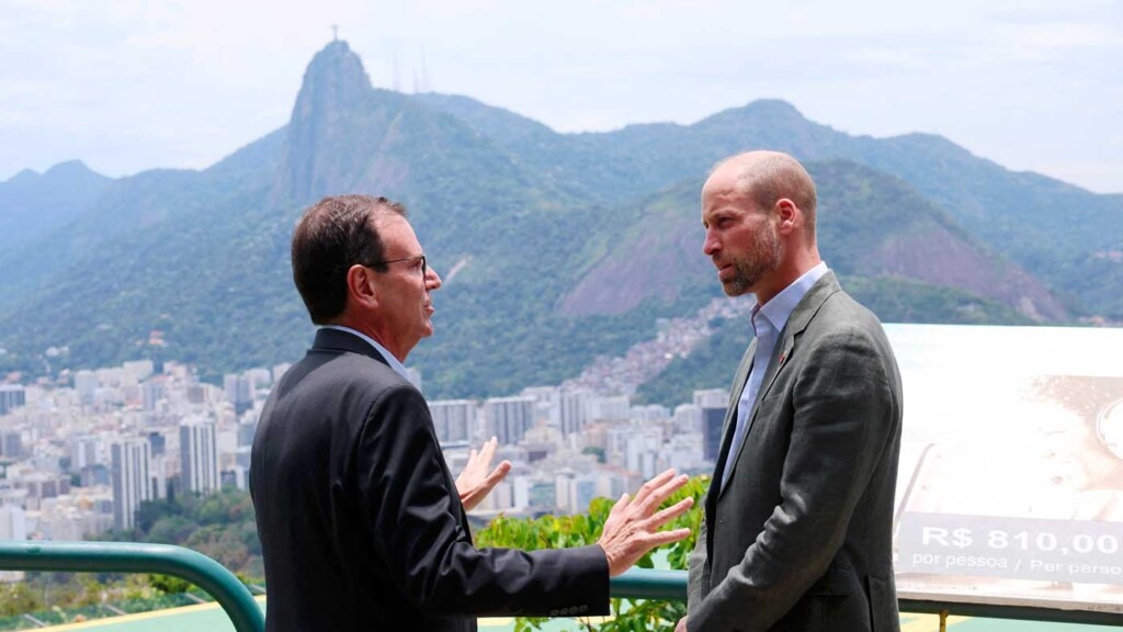 Le prince William reçoit les clés de Rio au Pain de Sucre et visite Maracanã avec Cafu Le prince William reçoit les clés de Rio au Pain de Sucre et visite Maracanã avec Cafu