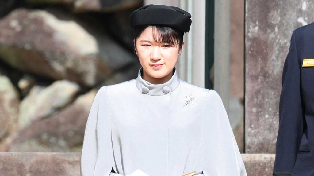 La princesse Aiko se rend au mausolée d’Hirohito pour annoncer son premier voyage en solo à son aïeul La princesse Aiko se rend au mausolée d’Hirohito pour annoncer son premier voyage en solo à son aïeul