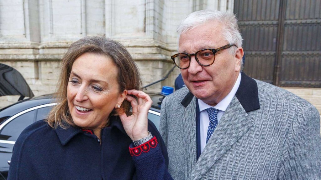 La princesse Claire fait un retour remarqué à la Fête du Roi avec la princesse Astrid et le prince Laurent La princesse Claire fait un retour remarqué à la Fête du Roi avec la princesse Astrid et le prince Laurent