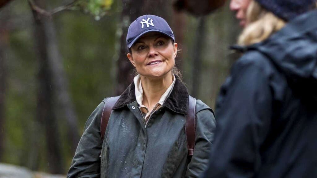 La princesse héritière Victoria randonne dans les forêts anciennes de Tyresta avec le WWF La princesse héritière Victoria randonne dans les forêts anciennes de Tyresta avec le WWF