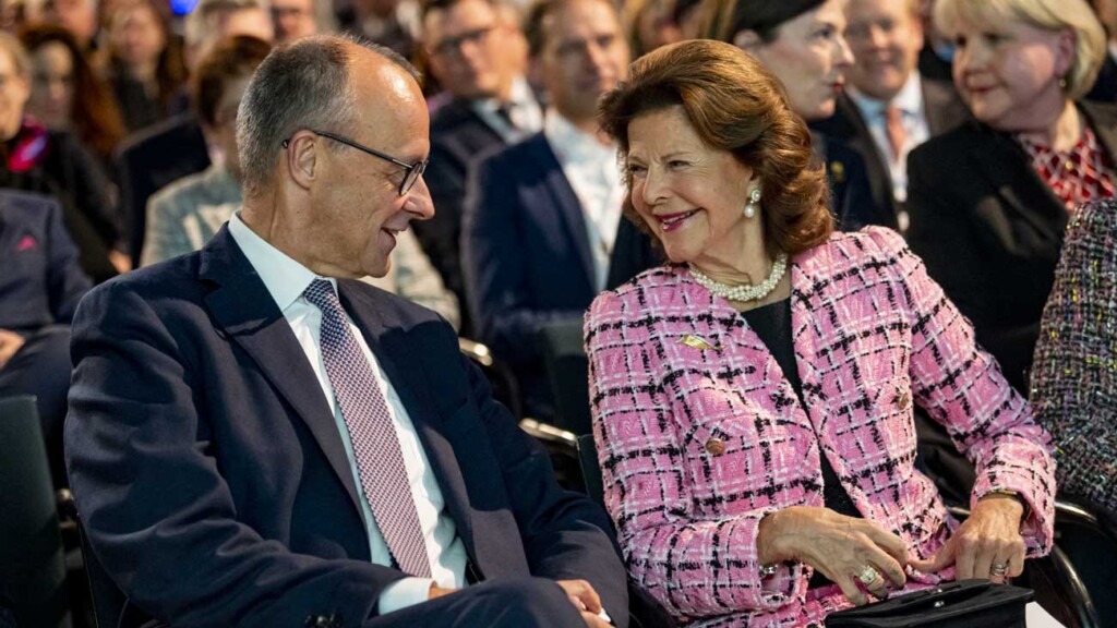 Le chancelier Friedrich Merz a remis une distinction à la reine Silvia en Allemagne Le chancelier Friedrich Merz a remis une distinction à la reine Silvia en Allemagne