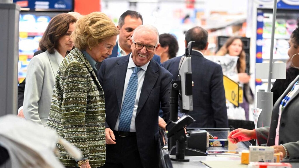 La reine Sofia lance une grande collecte de nourriture pour les banques alimentaires La reine Sofia lance une grande collecte de nourriture pour les banques alimentaires
