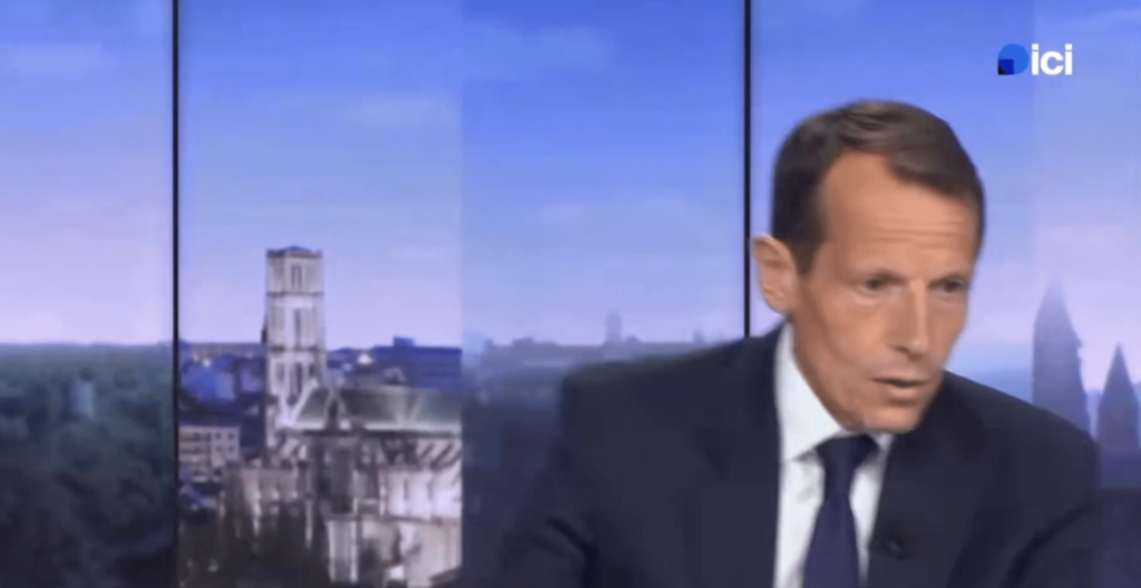 Un reporter de France 3 s’effondre en direct lors du 19/20 Un reporter de France 3 s’effondre en direct lors du 19/20