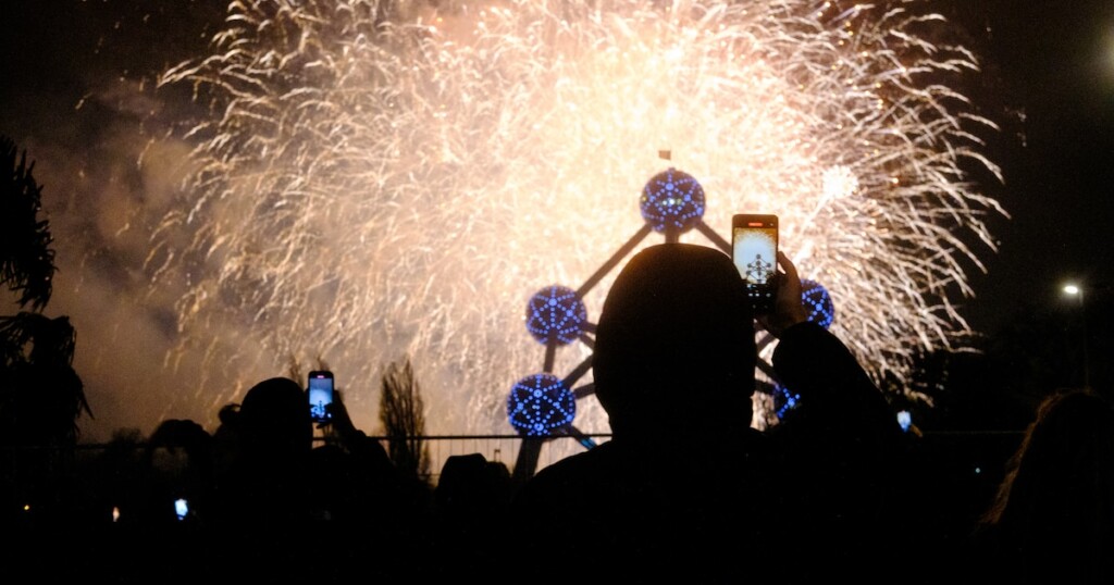 Pour les fêtes, explorez des spectacles enchanteurs, un voyage temporel et nos spots pour le feu d’artifice du Nouvel An Pour les fêtes, explorez des spectacles enchanteurs, un voyage temporel et nos spots pour le feu d’artifice du Nouvel An