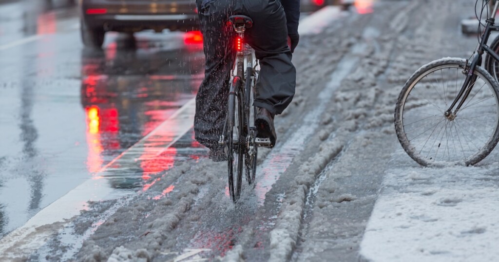 Faire du vélo en hiver est possible si on se couvre bien : conseils pour garder mains et pieds au chaud Faire du vélo en hiver est possible si on se couvre bien : conseils pour garder mains et pieds au chaud