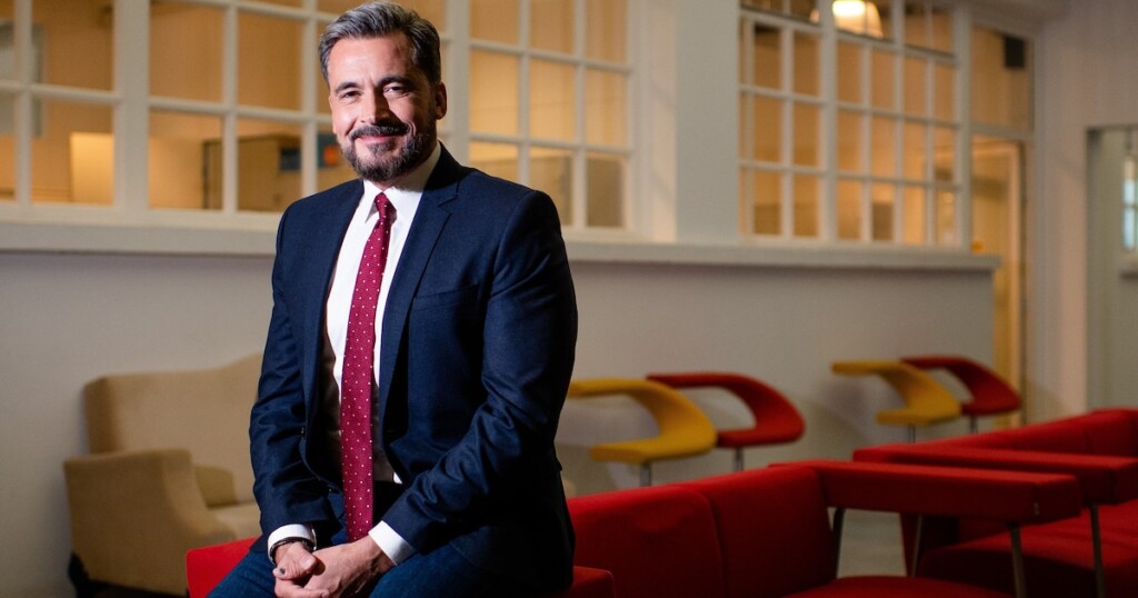 Olivier Minne révèle les raisons de sa décision sur le mercato 2025, chamboulant la télévision Olivier Minne révèle les raisons de sa décision sur le mercato 2025, chamboulant la télévision