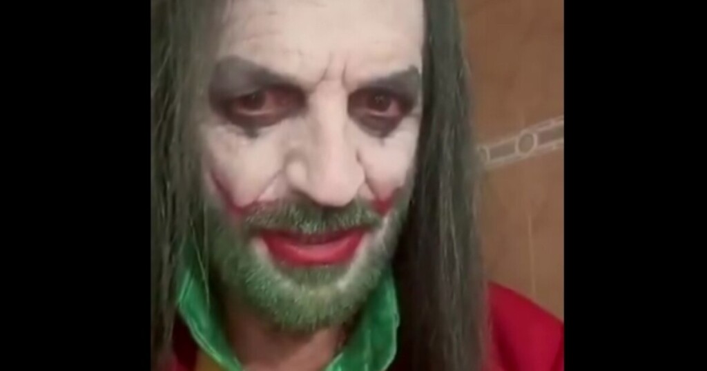 Francis Lalanne, déguisé en Joker, demande la destitution de Macron et critique l’Assemblée (VIDÉO) Francis Lalanne, déguisé en Joker, demande la destitution de Macron et critique l’Assemblée (VIDÉO)