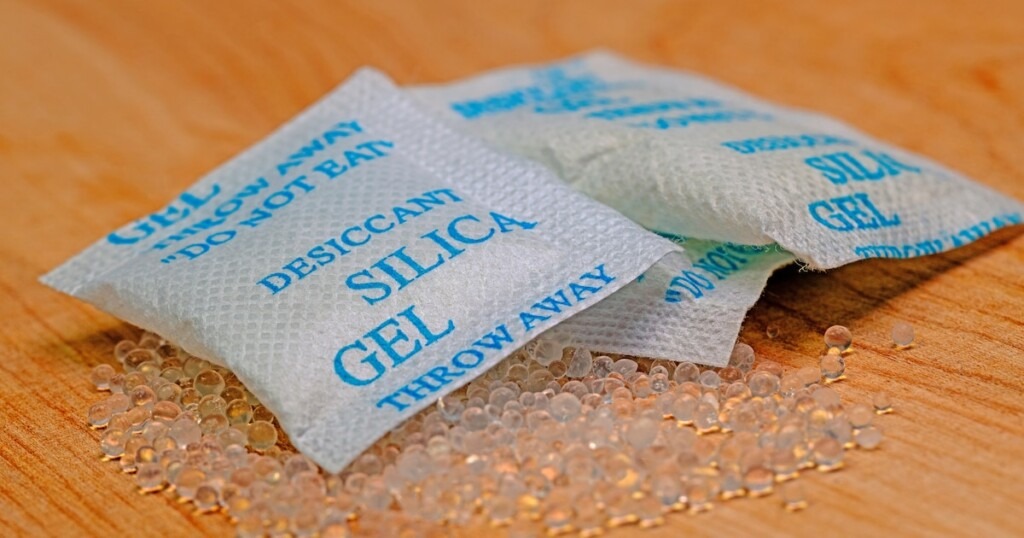 Attention à ces petits sachets dans vos courses… Ne les jetez pas, voici leur importance Attention à ces petits sachets dans vos courses… Ne les jetez pas, voici leur importance