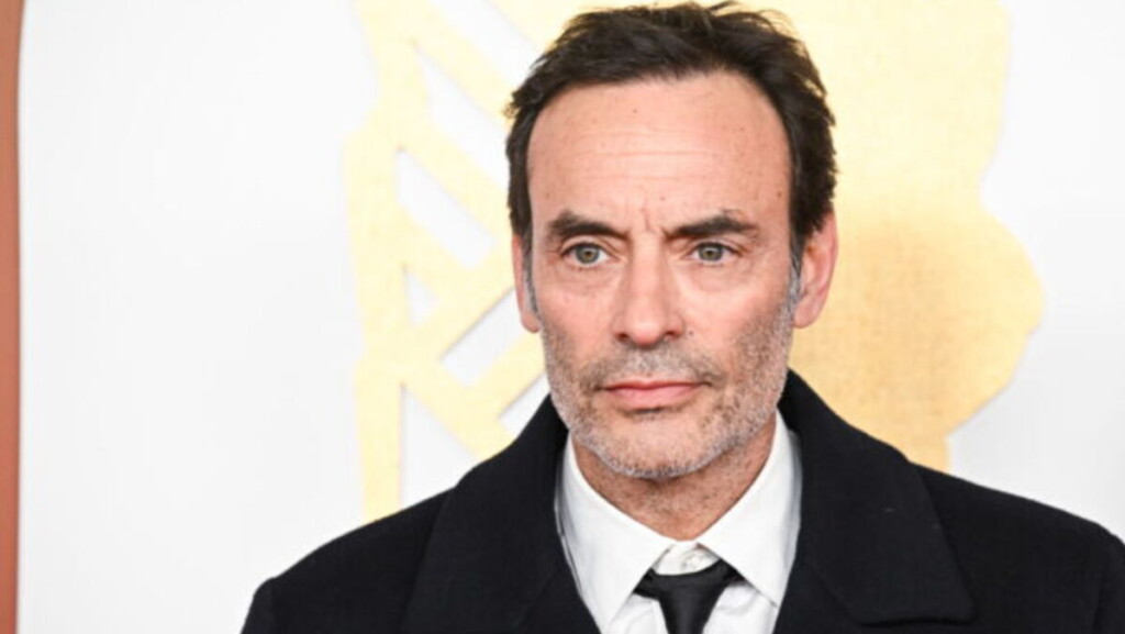 Anthony Delon célèbre Noël à Douchy avec ses filles : photos exclusives et révélations surprenantes Anthony Delon célèbre Noël à Douchy avec ses filles : photos exclusives et révélations surprenantes