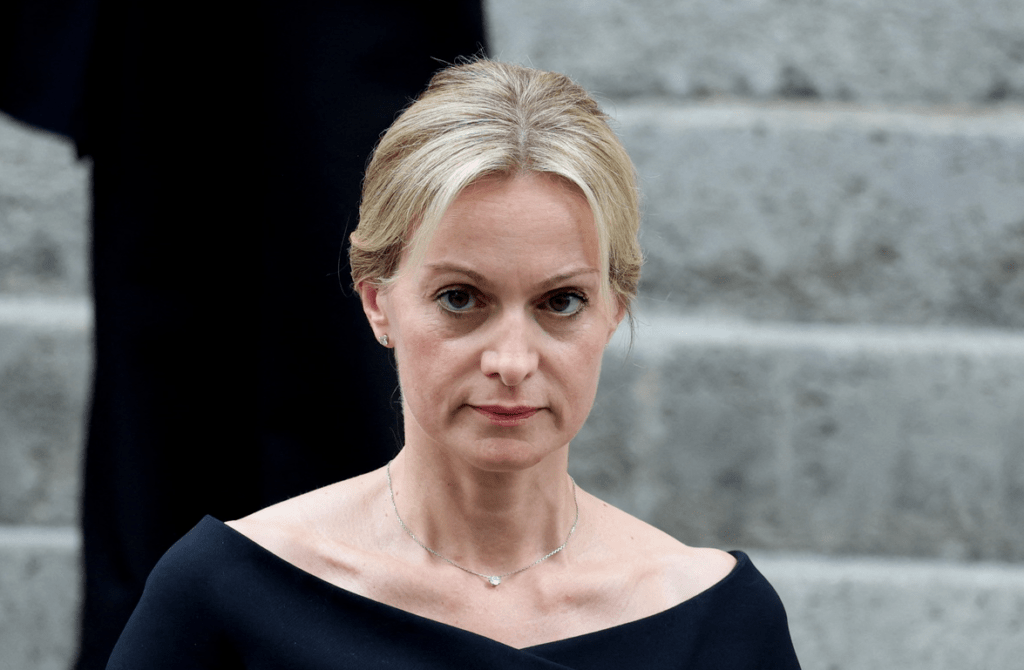 Audrey Crespo-Mara confrontée à des poursuites : un tournant pour la veuve de Thierry Ardisson Audrey Crespo-Mara confrontée à des poursuites : un tournant pour la veuve de Thierry Ardisson
