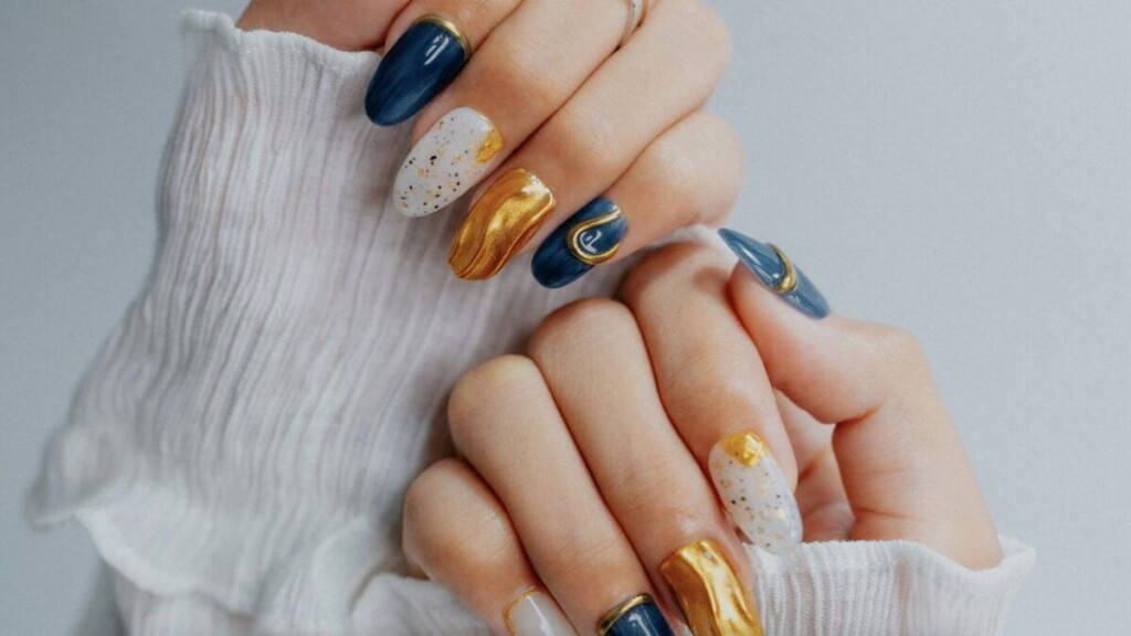 Ce vernis novateur procure une brillance miroir et dure 21 jours pour seulement 25 € Ce vernis novateur procure une brillance miroir et dure 21 jours pour seulement 25 €