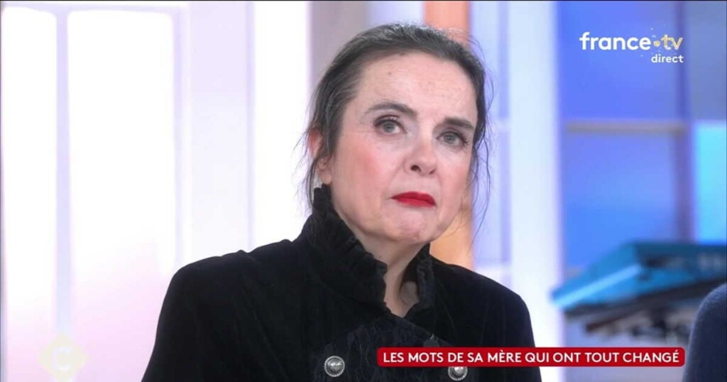 Amélie Nothomb raconte l’agression qu’elle a subie durant sa jeunesse, un souvenir difficile à décrire Amélie Nothomb raconte l’agression qu’elle a subie durant sa jeunesse, un souvenir difficile à décrire