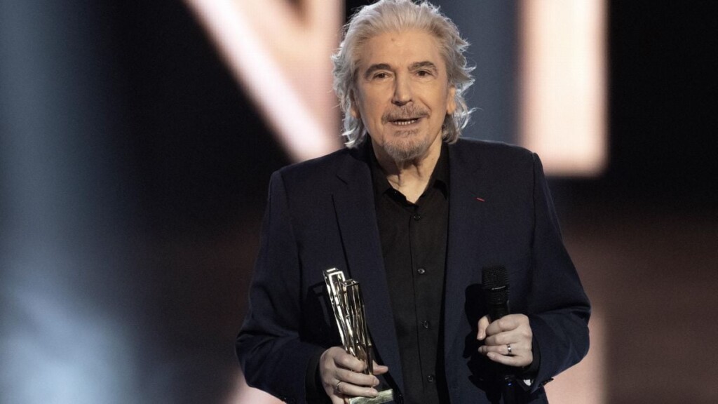 À 82 ans, Serge Lama dévoile les secrets de sa relation avec Luana, 47 ans : « Nous tenons bon » À 82 ans, Serge Lama dévoile les secrets de sa relation avec Luana, 47 ans : « Nous tenons bon »