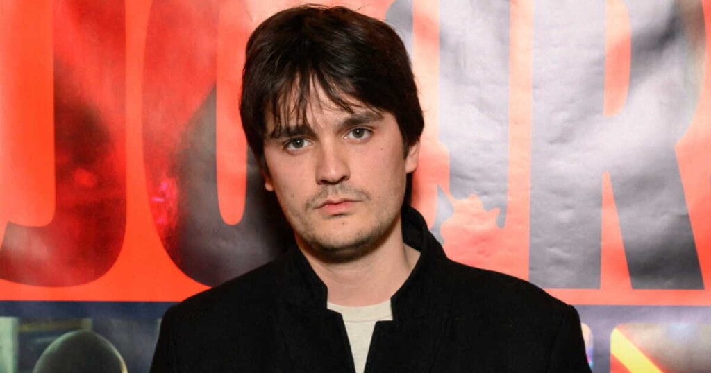Alain-Fabien Delon : pourquoi a-t-il compliqué sa situation en attaquant sa sœur Anouchka en justice Alain-Fabien Delon : pourquoi a-t-il compliqué sa situation en attaquant sa sœur Anouchka en justice