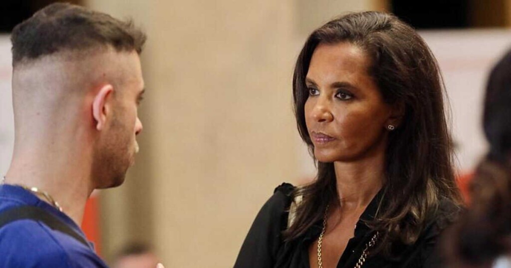 Karine Le Marchand raconte comment elle a aidé Jean-François à faire son coming out et à éviter le suicide Karine Le Marchand raconte comment elle a aidé Jean-François à faire son coming out et à éviter le suicide