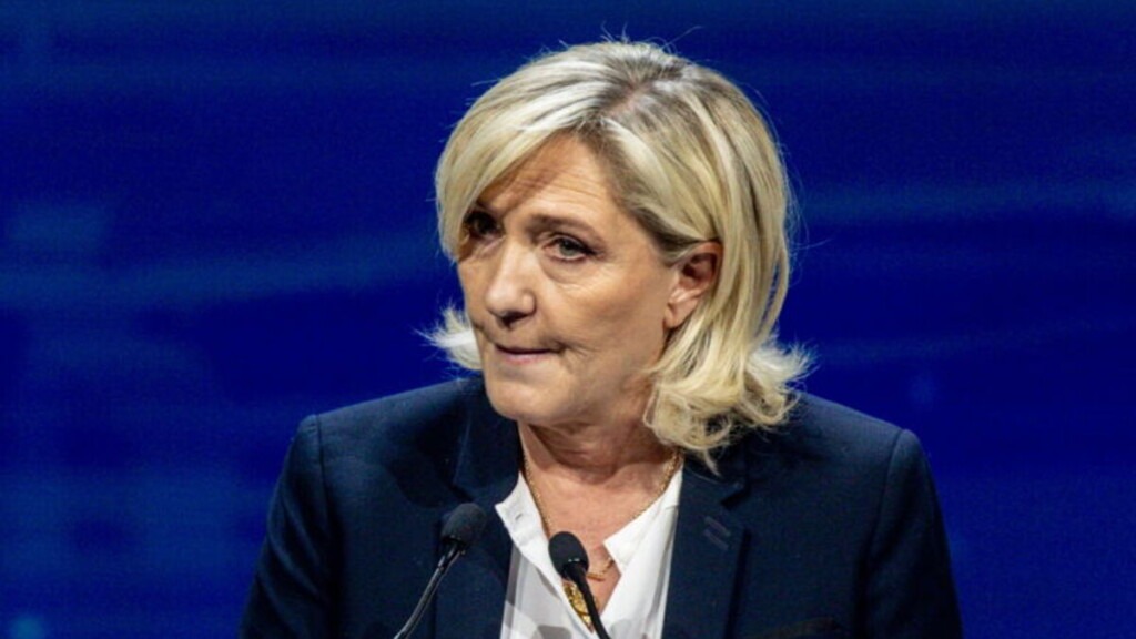Marine Le Pen dénonce une violence politique inacceptable après l’agression de Jordan Bardella avec des œufs Marine Le Pen dénonce une violence politique inacceptable après l’agression de Jordan Bardella avec des œufs