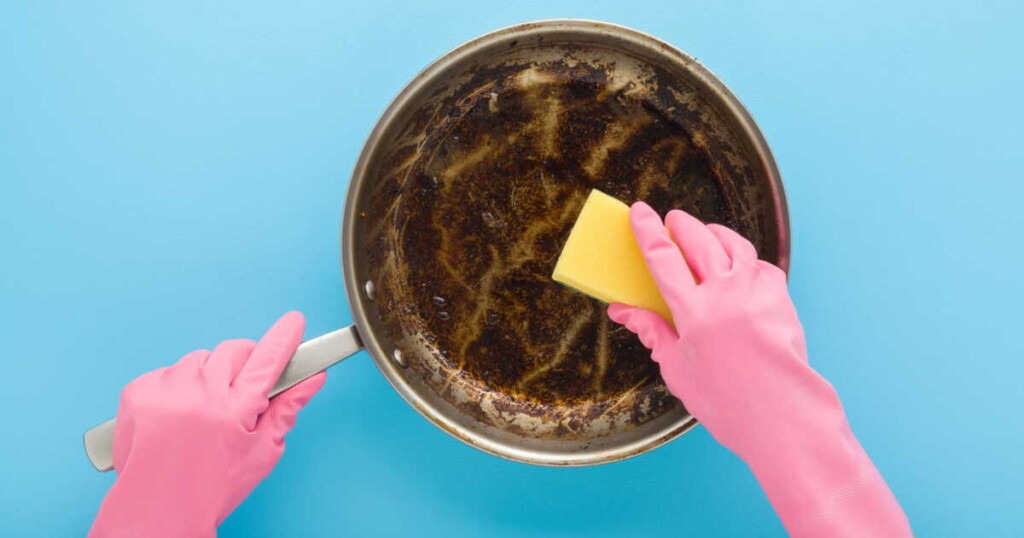 Nettoyez vos casseroles avec une pomme de terre : plus efficace que tout produit ménager Nettoyez vos casseroles avec une pomme de terre : plus efficace que tout produit ménager