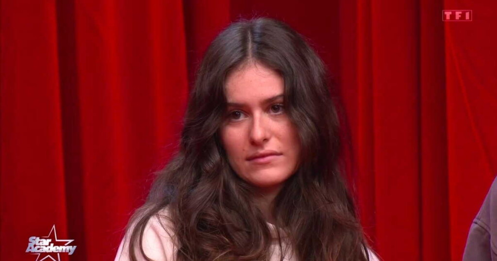 Jeanne, gênée, ne veut pas parler de Léo avant le prochain prime de la Star Academy Jeanne, gênée, ne veut pas parler de Léo avant le prochain prime de la Star Academy
