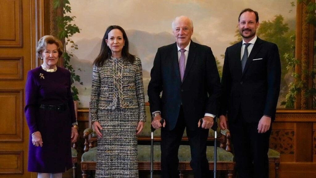 Le roi Harald V accueille Maria Corina Machado au palais royal après son voyage secret du Venezuela Le roi Harald V accueille Maria Corina Machado au palais royal après son voyage secret du Venezuela