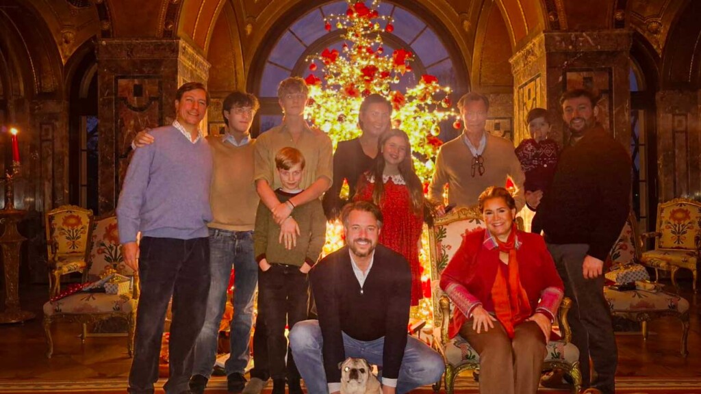 La Grande-Duchesse Maria Teresa dévoile des photos intimes de Noël en famille avec ses petits-enfants La Grande-Duchesse Maria Teresa dévoile des photos intimes de Noël en famille avec ses petits-enfants
